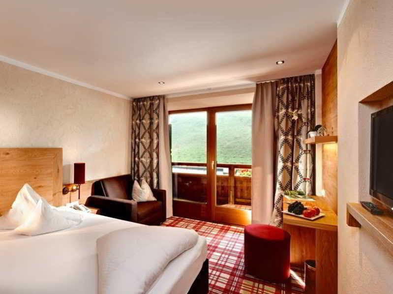 Hotel Berghof Crystal Spa & Sports تكس المظهر الخارجي الصورة